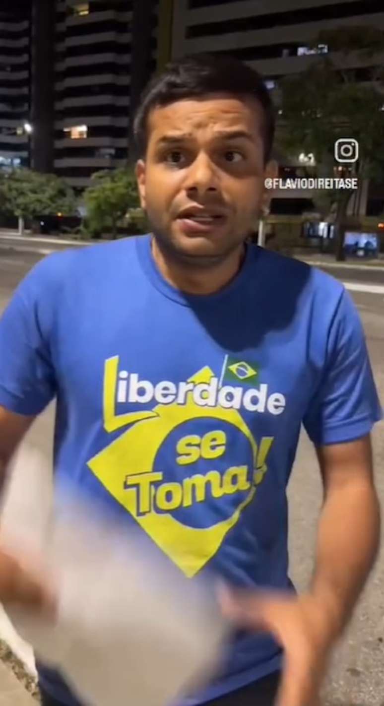 O candidato Flávio Direita Sergipana diz que foi abordado por 'jagunços possivelmente armados'.