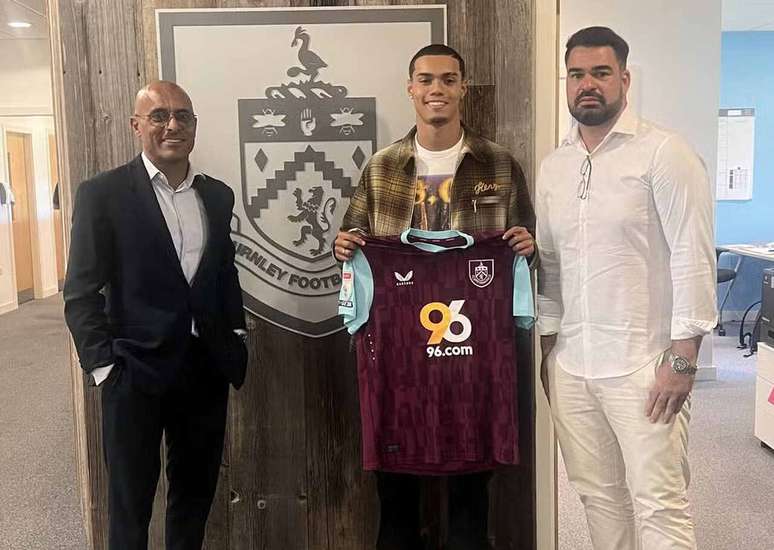 Chegada de João Mendes ao Burnley –