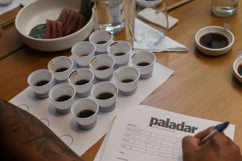 As amostras de shoyu foram degustadas tanto in natura quanto combinadas com o sashimi de atum