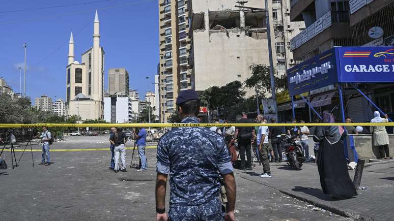 Soldados protegem a área em líderes do grupo Frente Popular para a Libertação da Palestina foram mortos por um ataque aéreo israelense em Beirute