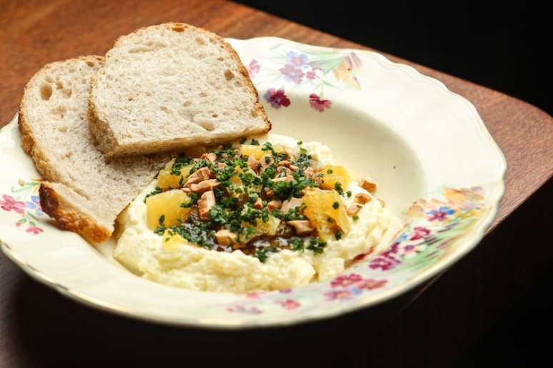 Tapenade com tangerina e mascarpone caseiro é destaque no menu d'A Casa da Esquina.