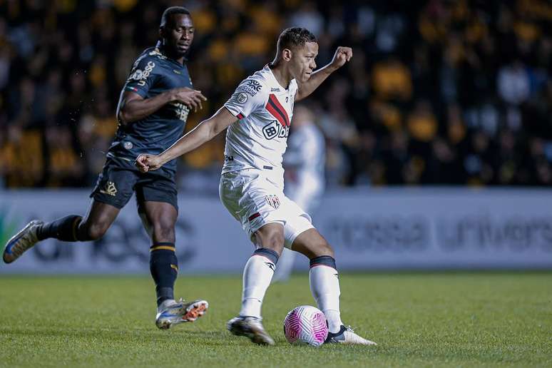 Criciúma venció al Atlético-GO y se alejó más de la zona de descenso