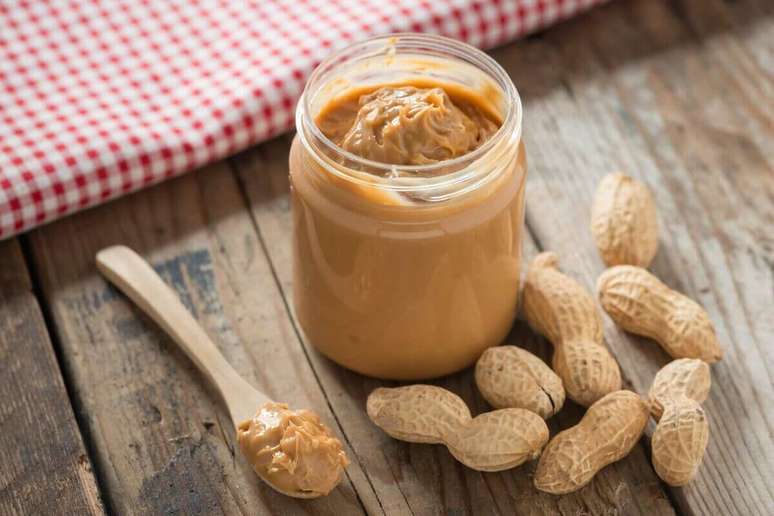 Pasta de amendoim é rica em proteína 