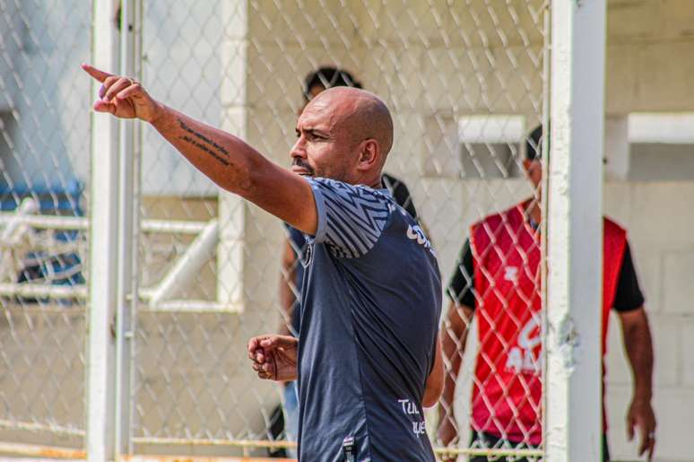 Wellington Simião comanda o Villa Real pelo acesso à elite do Campeonato Mineiro sub-20.