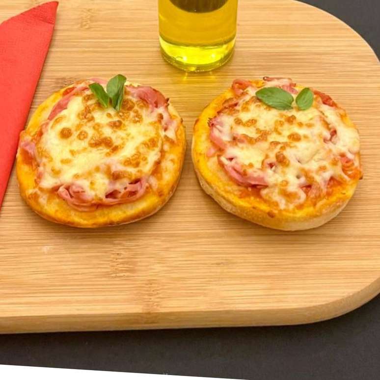 Mini pizza no pão sírio na Airfryer