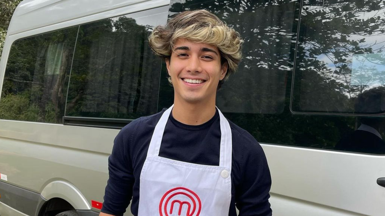 Quem é o ex-Masterchef que assumiu namoro com influenciador