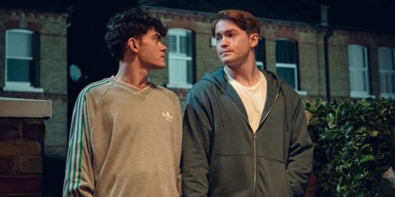 Joe Locke (Charlie) e Kit Connor (Nick) em 'Heartstopper'.