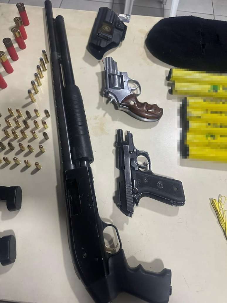 Grupo especializado em roubo de cargas é preso com armas e dinamites em imóvel na zona sul de SP.