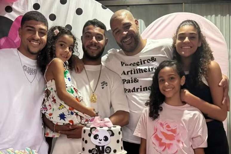 O disco publicado por Adriano Imperador mostra sua família; Didiko está ansioso por sua partida de despedida -