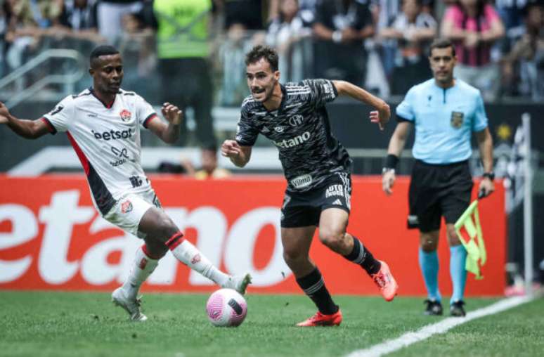 Atlético sofreu quebra no 2º tempo, empatou com o Vitória e mantém o time do Brasileirão vacilante