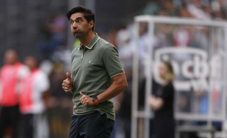 Abel Ferreira durante jogo do Palmeiras pelo Campeonato Brasileiro