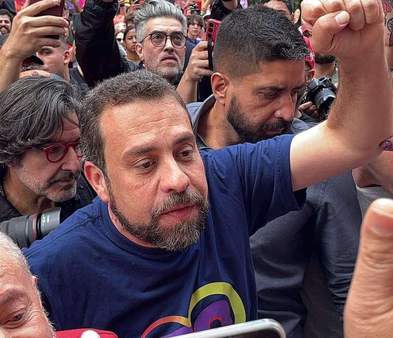 Guilherme Boulos (Psol) realiza ato na Avenida Paulista, neste sábado, 5