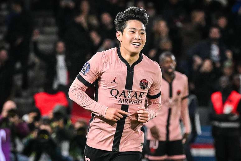 Lee Kang-in (PSG) celebrando seu gol contra o Rennes, no dia 27.09.2024