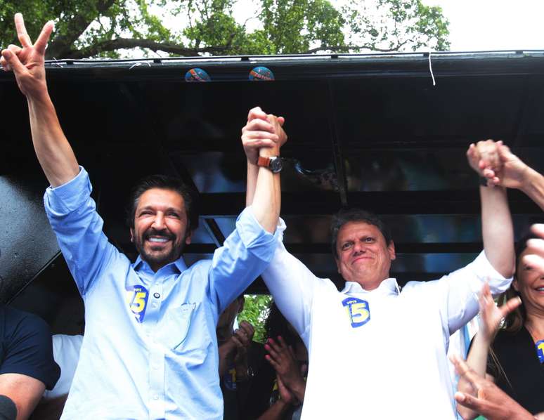 Tarcísio de Freitas durante evento da campanha de Ricardo Nunes na zona leste de São Paulo, neste sábado, 5