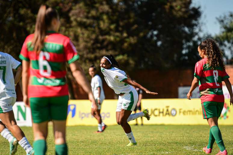 Esmeraldas inicia segunda fase do Gauchão Feminino com vitória