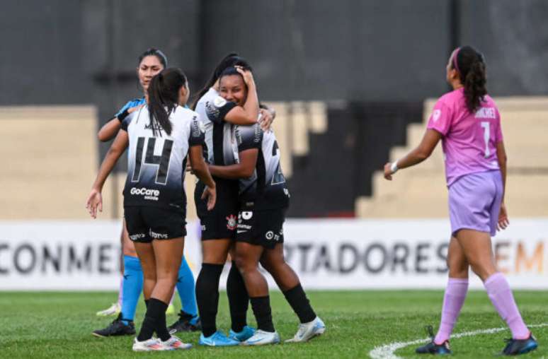 Corinthians vence Adiffema e vence pela primeira vez a Libertadores Feminina