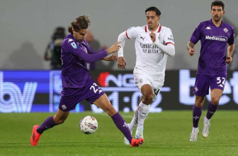 Fiorentina vence o Milan com três defesas de pênalti na partida