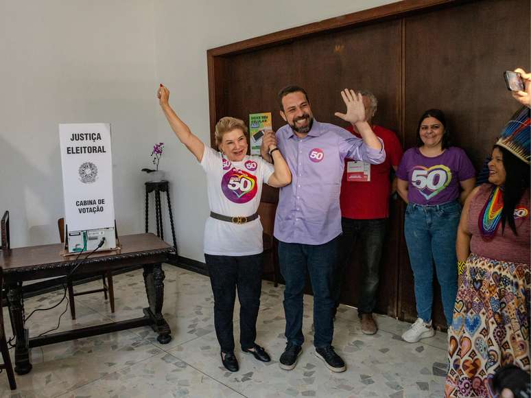 Marta Suplicy registra voto em SP acompanhada de Boulos e Sônia Guajajara