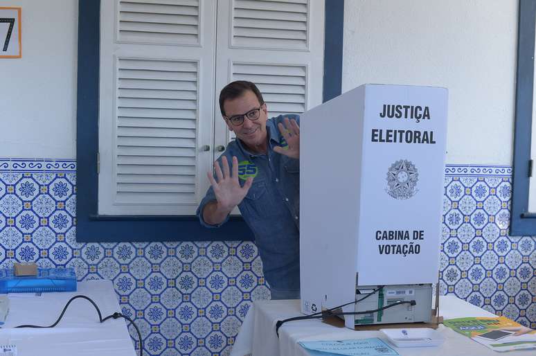 Eduardo Paes, candidato à reeleição, votou por volta das 9h30 deste domingo, 6, no Golf Club