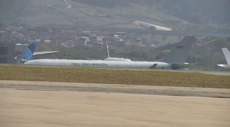 Avião da FAB em Guarulhos