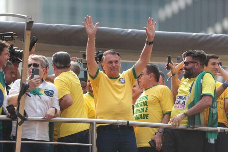 Bolsonaro saúda apoiadores em ato de 7 de Setembro na Avenida Paulista