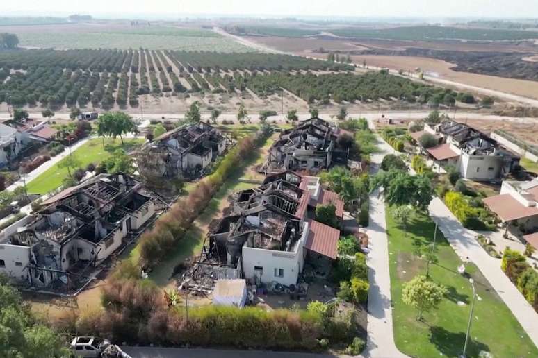 Muitas casas em Be'eri foram incendiadas e destruídas