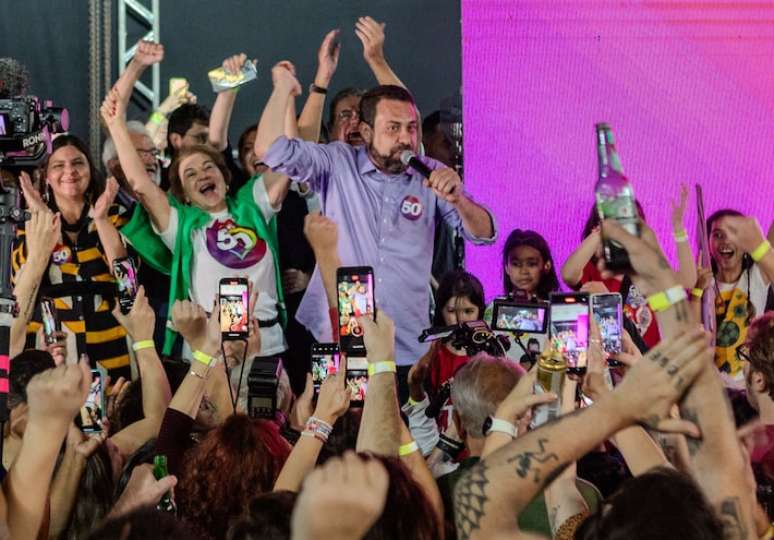 O candidato do PSOL, Guilherme Boulos, é a aposta de Lula para conquistar a "joia da coroa", de olho na disputa de 2026.