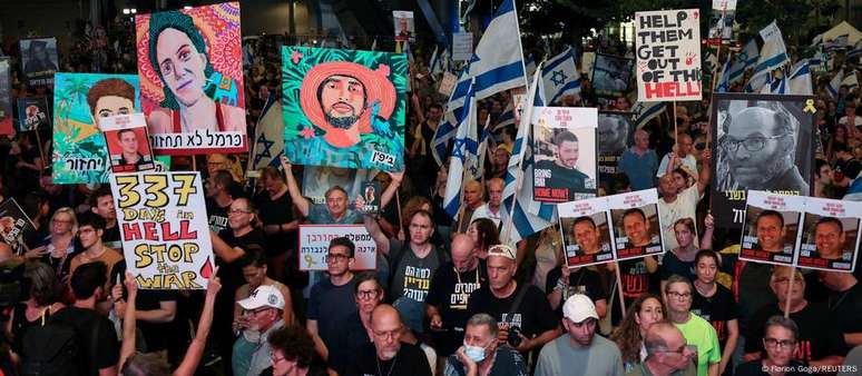 Protesto em Tel Aviv contra o governo de Israel e a favor de um acordo pela libertação dos reféns mantidos em Gaza