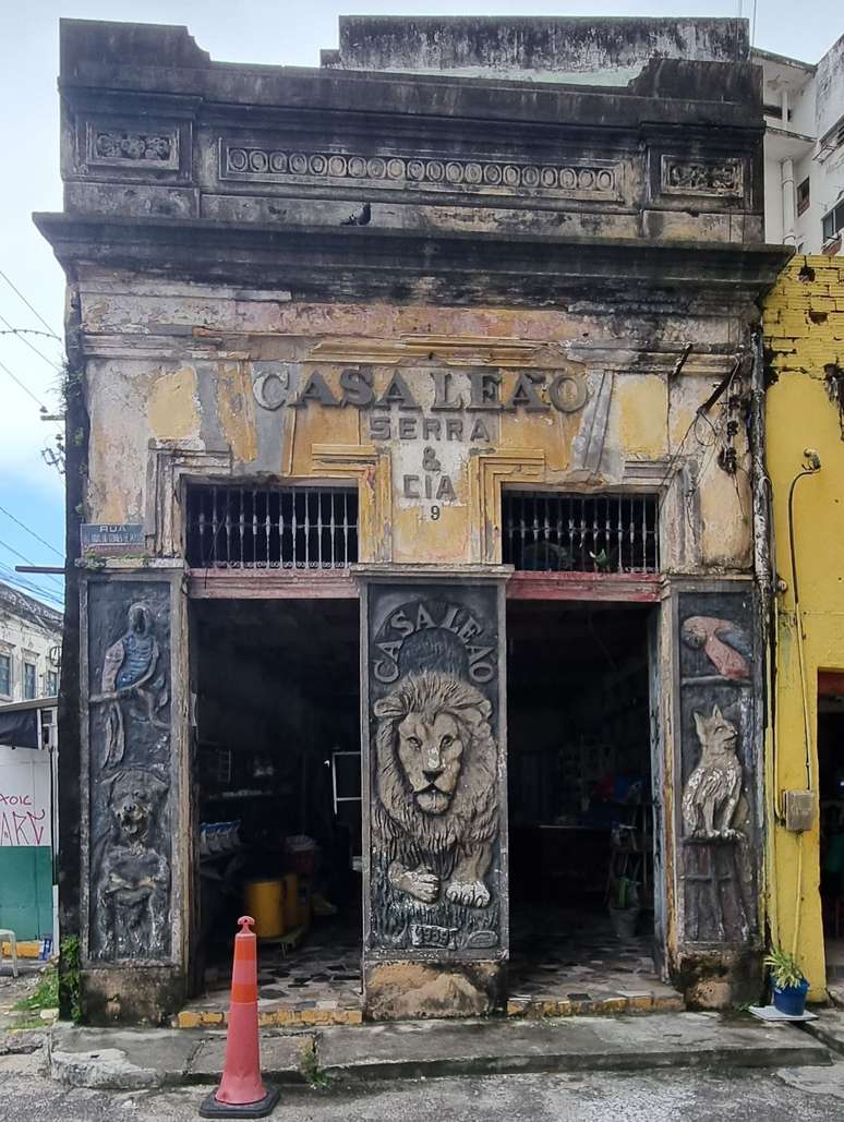 Casa Leão, de 1939, vende produtos de caça e pesca pelo filho do fundador, que faz questão de esclarecer “não é do Sport”.