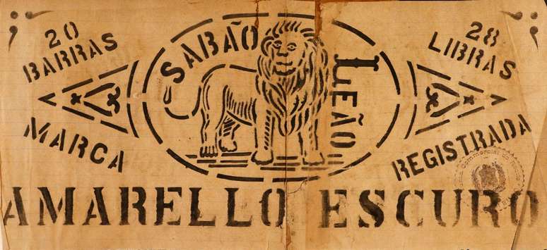 Neste r&oacute;tulo de sab&atilde;o, de 1907, o le&atilde;o aparece amistoso. A imagem foi se transformando ao longo das d&eacute;cadas.