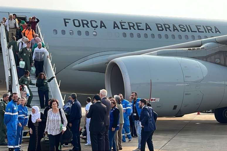 Avião da FAB busca mais 227 repatriados do Líbano