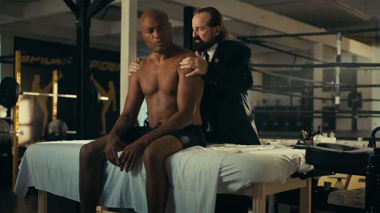 Anderson Silva e o ator Peter Stormare na sequência da série "The Replacer"