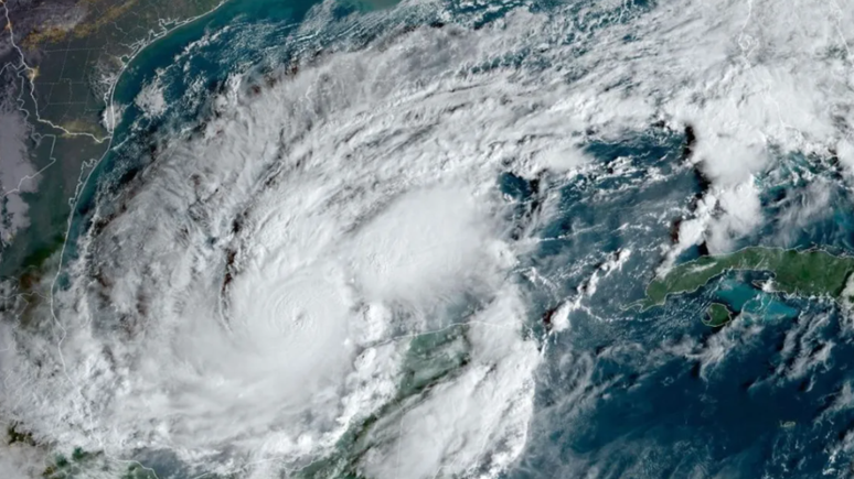 Centro do furacão Milton registrado pela National Oceanic and Atmospheric Administration (NOAA) 