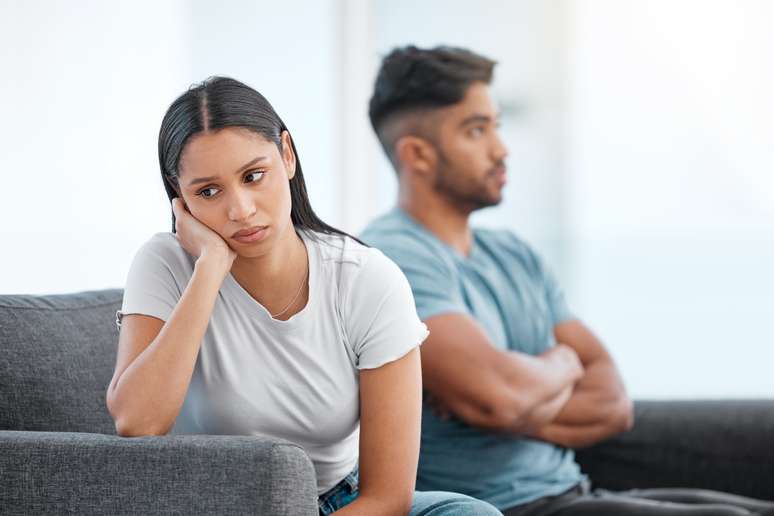 Ela está com a menstruação atrasada e ele está muito preocupado