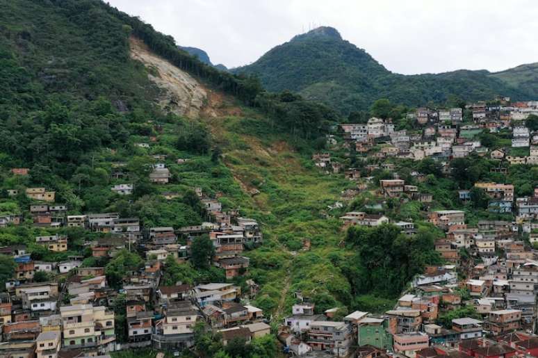 Morro da Oficina, em Petrópolis (RJ), após deslizamento e fortes chuvas.