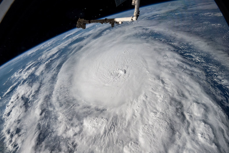 As faixas de nuvens do furacão Milton se estenderam à medida que avançam através do Golfo do México.