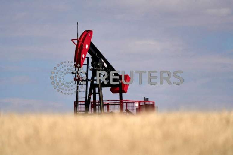 Vista de uma bomba de óleo no campo de um fazendeiro perto de Kindersley, Saskatchewan, Canadá
05/09/2024
REUTERS/Todd Korol