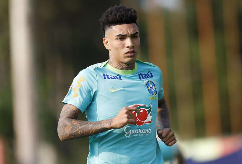 Igor Jesus em treino da Seleção –