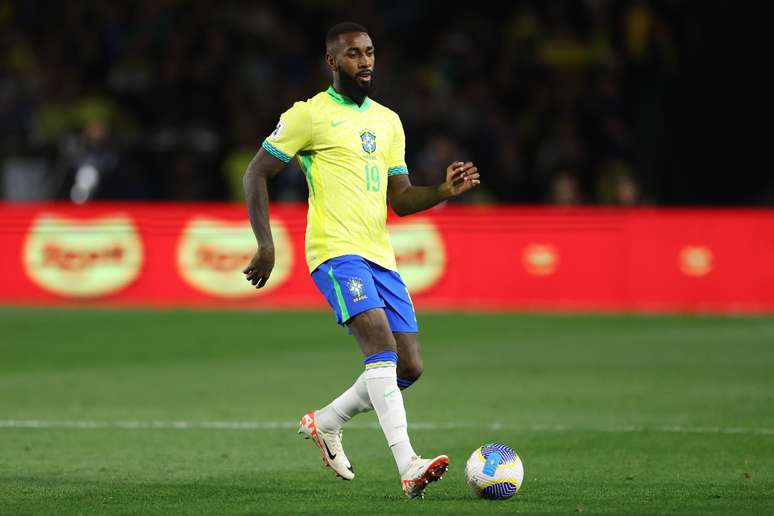 Gerson atuando pela seleção.