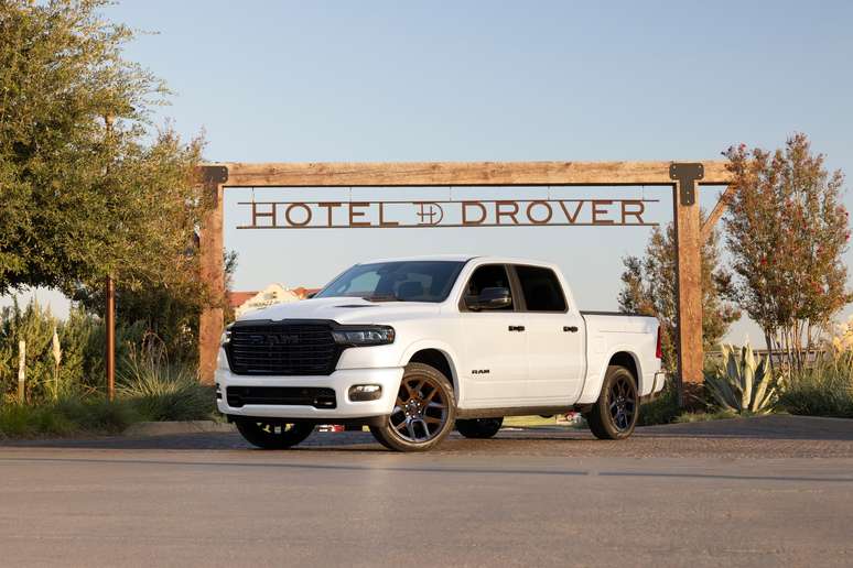 Novo Ram 1500 Laramie Night Edition