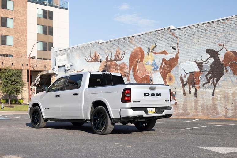 Novo Ram 1500 Laramie Night Edition