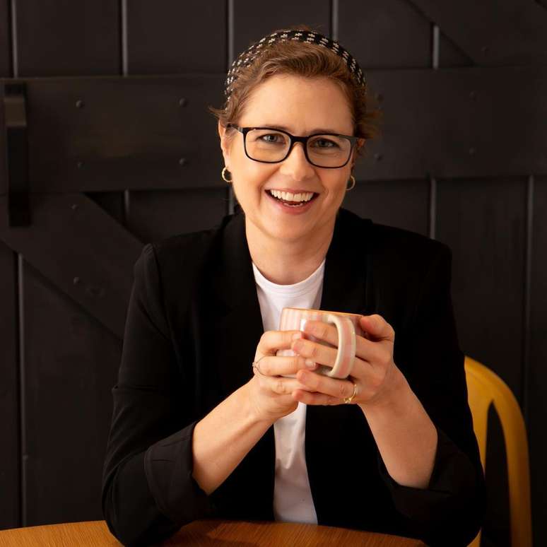 Jenna Fischer, de 'The Office', msotra cabelos curtos ap&oacute;s diagn&oacute;stico de c&acirc;ncer