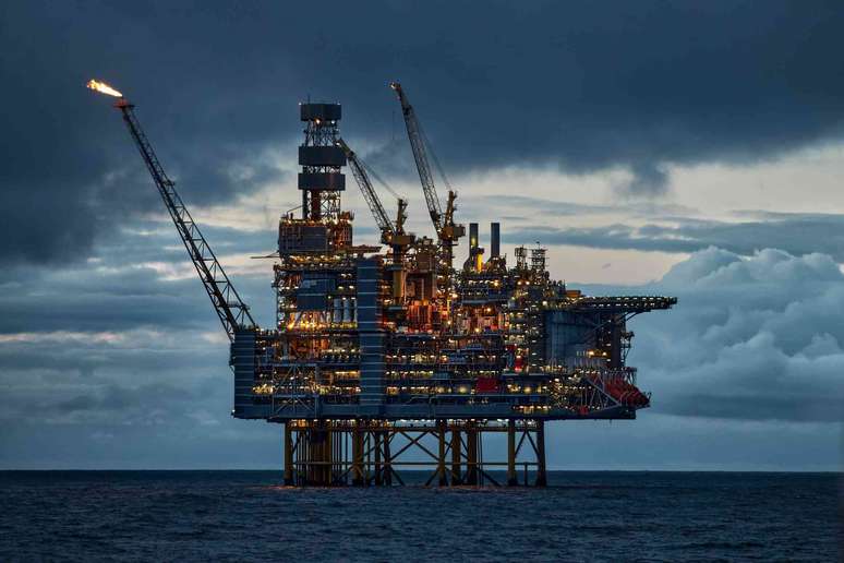 Um clima est&aacute;vel n&atilde;o &eacute; compat&iacute;vel com o aumento dos lucros do petr&oacute;leo. Igor Hotinsky/Shutterstock