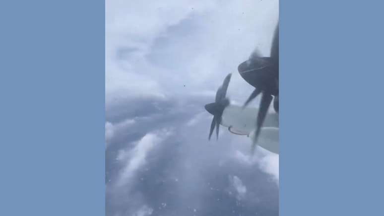 Ondas formadas pelo Furacão Milton