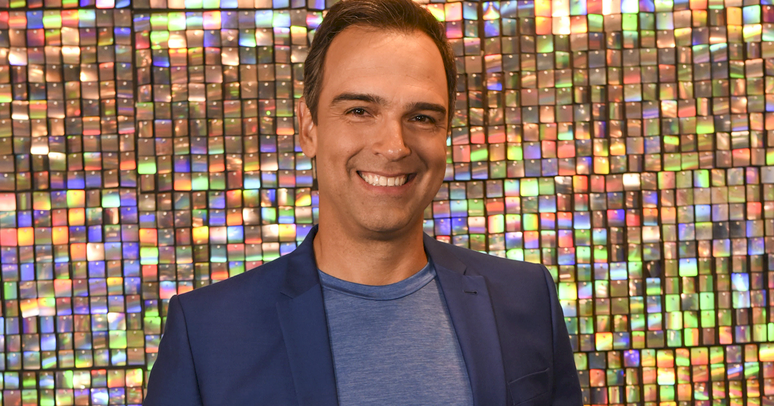 Clipe oficial de 'Balinha de Hortel&atilde;', de Mano Walter, j&aacute; est&aacute; dispon&iacute;vel no YouTube Trazendo o estilo aut&ecirc;ntico do cantor em seu mais recente sucesso O aguardado clipe da nova m&uacute;sica &ldquo;Balinha de Hortel&atilde;&rdquo;, de Mano Walter, j&aacute; est&aacute; dispon&iacute;vel no YouTube, prometendo encantar os f&atilde;s com o estilo aut&ecirc;ntico do cantor. A can&ccedil;&atilde;o faz parte do projeto &ldquo;Novo Horizonte &ndash; Vol. 02&rdquo;, que inclui colabora&ccedil;&otilde;es e m&uacute;sicas in&eacute;ditas, refletindo a evolu&ccedil;&atilde;o musical do artista, sem perder de vista suas ra&iacute;zes na vaquejada. Uma das faixas principais do projeto, &ldquo;Furando a Tela&rdquo;, apresenta uma colabora&ccedil;&atilde;o especial com Matheus Fernandes. Essa m&uacute;sica combina sertanejo e piseiro, capturando a ess&ecirc;ncia de ambos os artistas em uma mistura vibrante e dan&ccedil;ante. Com uma pegada irreverente e contagiante, &ldquo;Furando a Tela&rdquo; j&aacute; est&aacute; gerando expectativa entre os f&atilde;s e promete ser um dos hits da temporada. Mano Walter expressou sua satisfa&ccedil;&atilde;o com a parceria: &ldquo;Esse trabalho &eacute; uma jun&ccedil;&atilde;o da minha ess&ecirc;ncia com elementos novos do mercado fonogr&aacute;fico, mas sem perder as ra&iacute;zes da vaquejada. Fiquei muito feliz em trazer o Matheus Fernandes para &lsquo;Furando a Tela&rsquo;, porque ele tamb&eacute;m tem essa energia boa que encaixa perfeitamente com a proposta da m&uacute;sica.&rdquo; Essa uni&atilde;o de talentos resulta em uma sonoridade fresca que certamente conquistar&aacute; o p&uacute;blico. O projeto &ldquo;Novo Horizonte &ndash; Vol. 02&rdquo; n&atilde;o se limita apenas a &ldquo;Furando a Tela&rdquo;. Ele traz tamb&eacute;m outras tr&ecirc;s faixas in&eacute;ditas, que ser&atilde;o lan&ccedil;adas gradualmente no YouTube nos dias 17 e 24 de outubro de 2024: &ldquo;N&atilde;o Sirvo Pra Ser Ficante&rdquo;, &ldquo;Recome&ccedil;o&rdquo; e, &ldquo;Balinha de Hortel&atilde;&rdquo; que entrou hoje no YouTube. Com essas novidades, Mano Walter continua a solidificar sua carreira e a expandir seu legado, conquistando novos f&atilde;s e celebrando suas ra&iacute;zes de forma inovadora. O cantor est&aacute; em um momento de grande criatividade e promete muitas surpresas para os amantes da m&uacute;sica sertaneja.