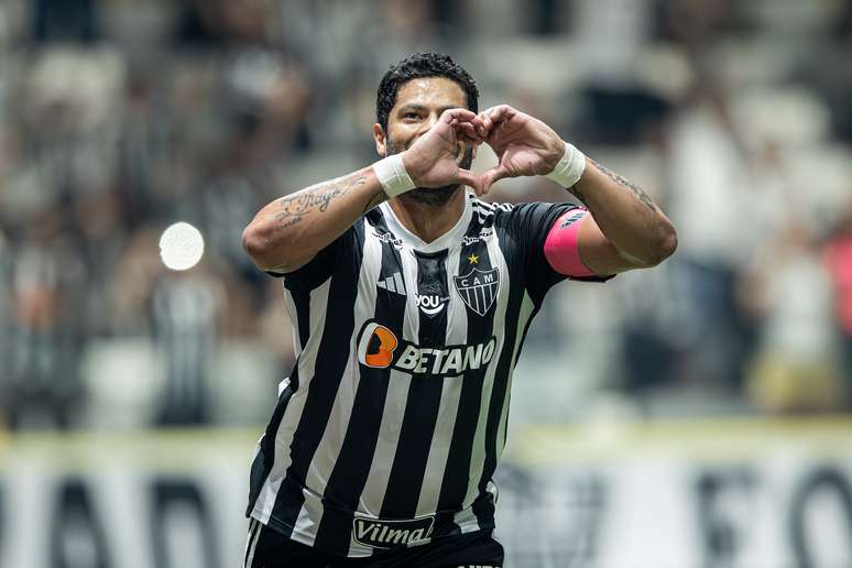 Hulk marca de p&ecirc;nalti, d&aacute; assist&ecirc;ncia e comanda vit&oacute;ria em jogo atrasado.