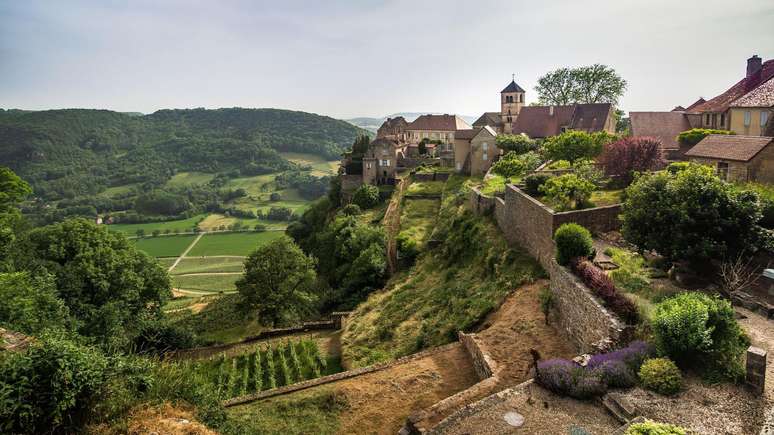 Os participantes procuraram a réplica em toda a França
