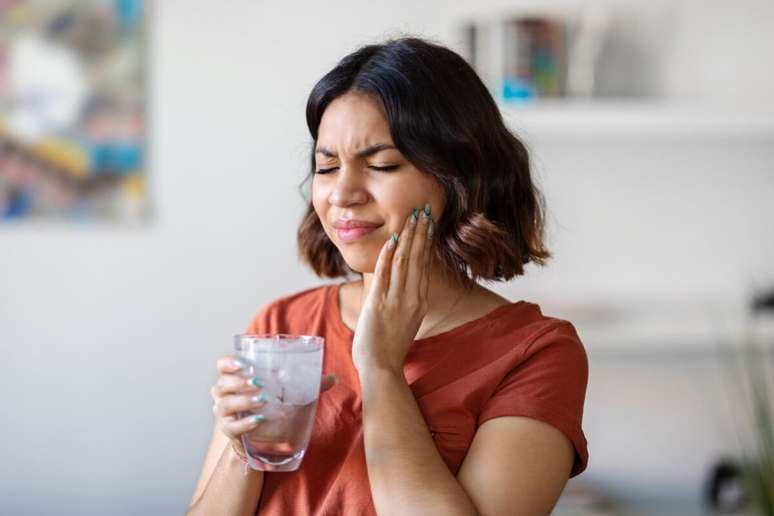 O desgaste dent&aacute;rio erosivo pode afetar qualquer pessoa que consuma muitos alimentos e bebidas &aacute;cidos 