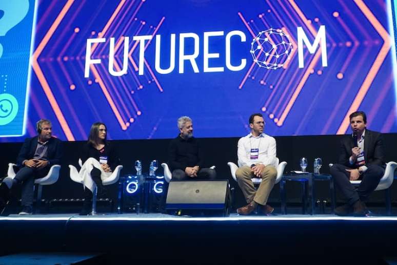 Painel na Futurecom discute como a IA pode ser adotada nas empresas de forma racional