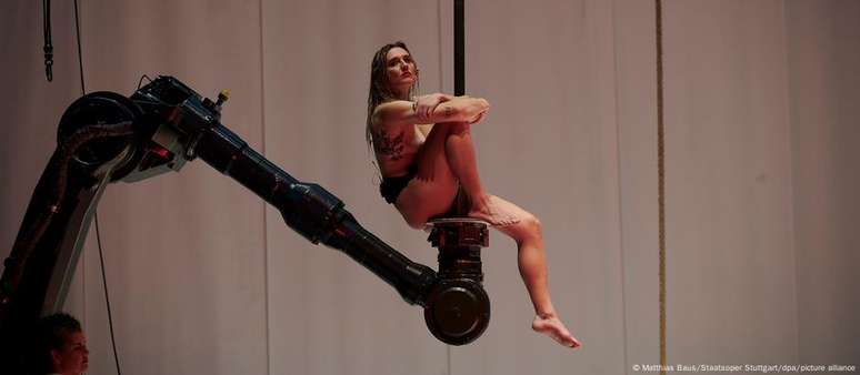 Cena de 'Sancta': diretora de cena Florentina Holzinger explora os limites do permiss&iacute;vel num palco de &oacute;pera